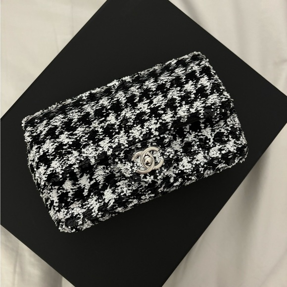 NWT 🖤 CHANEL 24A Black and White Houndstooth Sequin Mini Classic Flap Bag - Picture 13 of 16